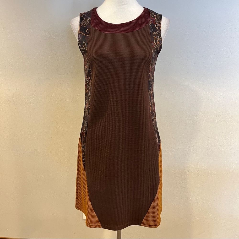 Smash! Brown Sleeveless stretchy mini Dress with‎ Patterned Accents size small